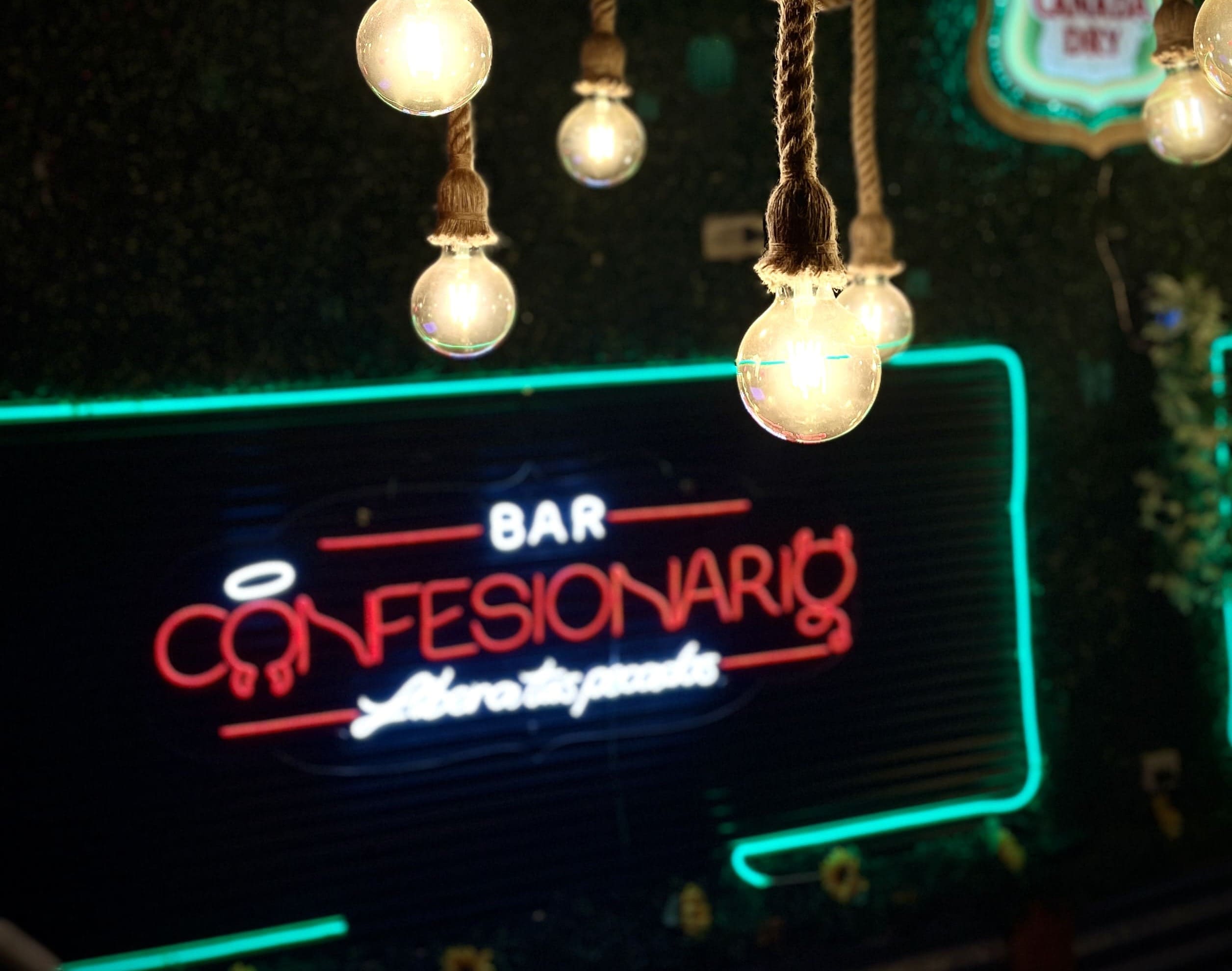 Confesionario Bar